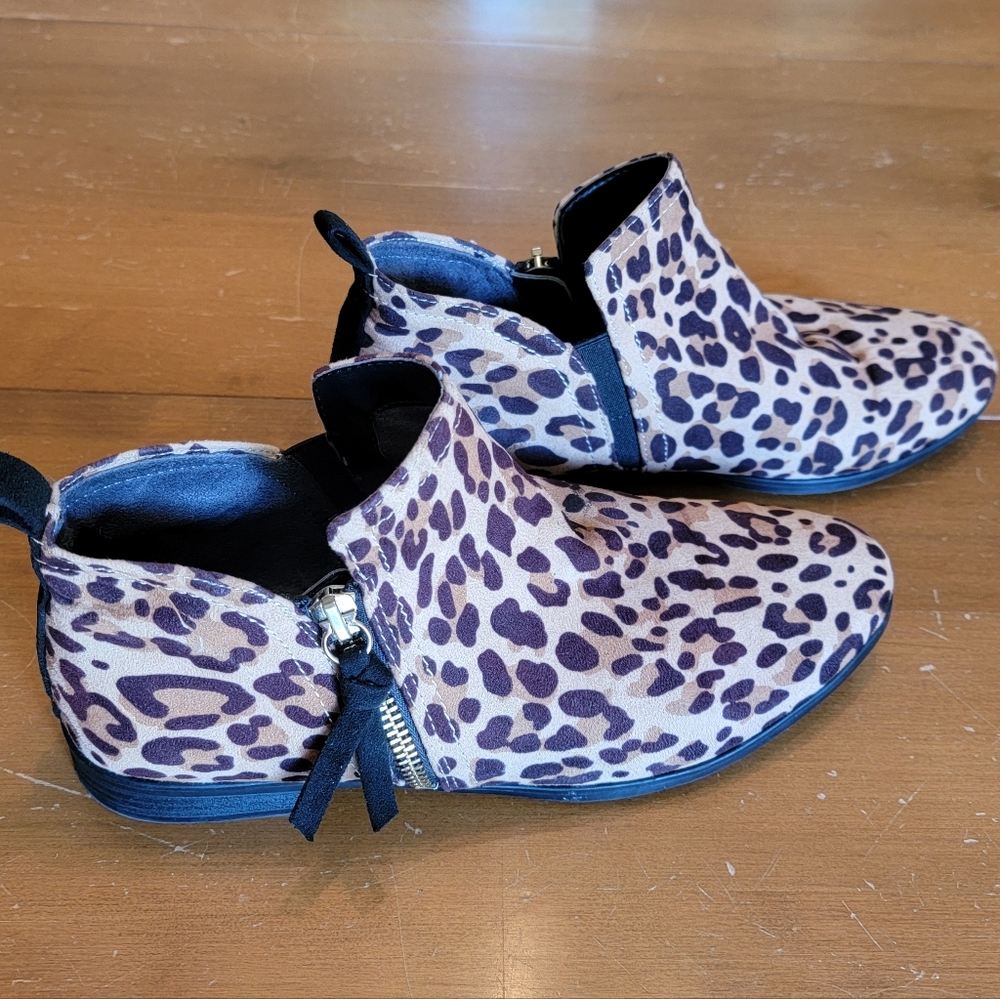 Dr. Scholl's Side Zip Leopard Print Ankle Boot with Black Sole Size 8